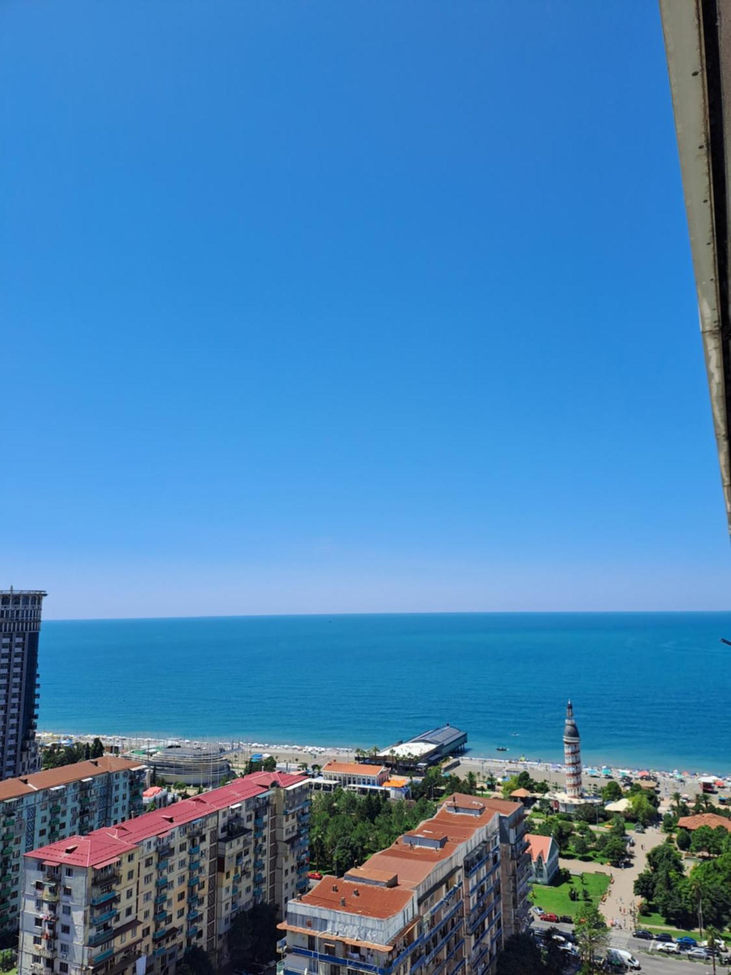 Lux Apart Hotel 555 باتومي الغرفة الصورة